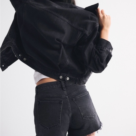 Abercrombie & Fitch Womens Black Denim High Rise 90’s Relaxed Cutoff Shorts 27/4 - Picture 3 of 6